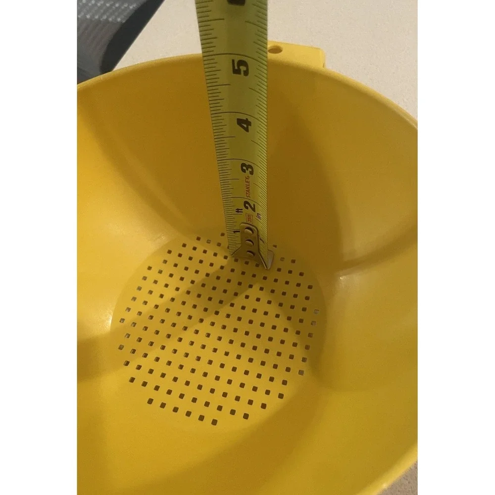 VINTAGE TUPPERWARE COLANDER PASTA STRAINER W/ HANDLE MAC N Chez YELLOW classic‎